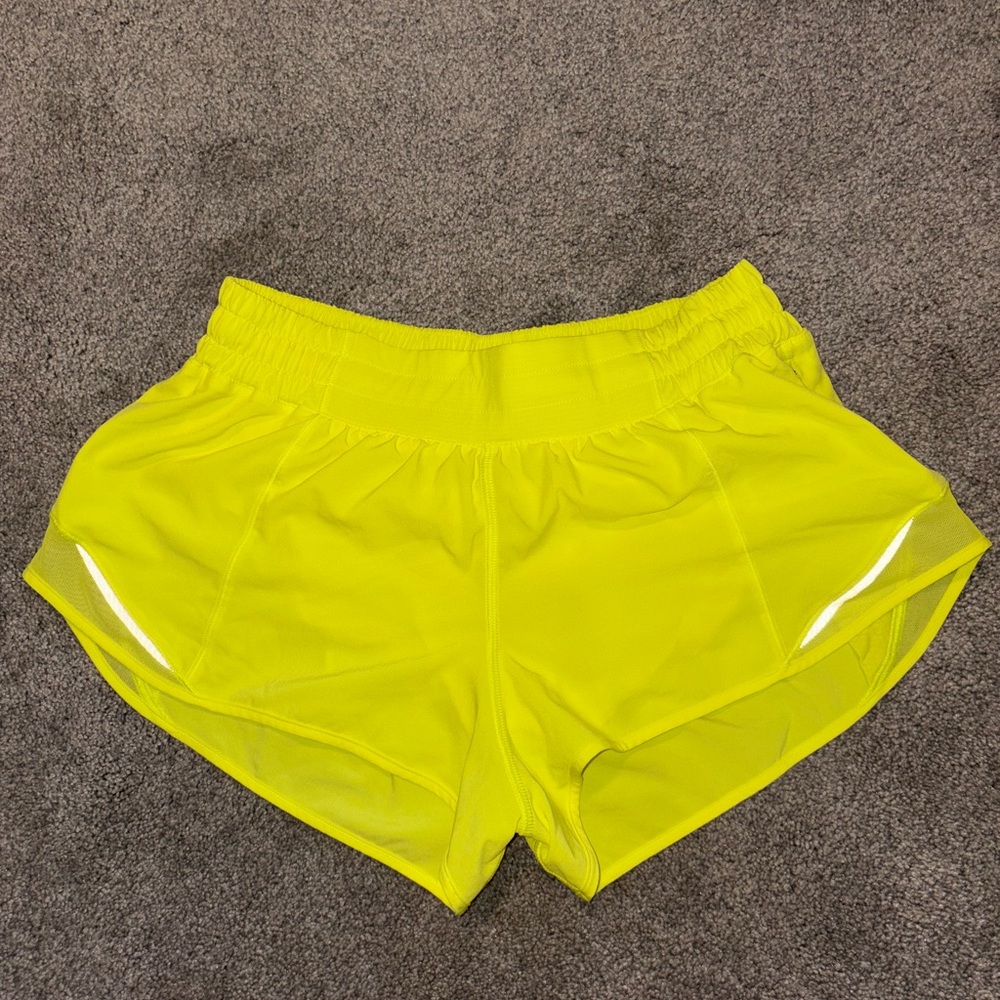 Lululemon Hotty Hots size 8, 2.5 inseam